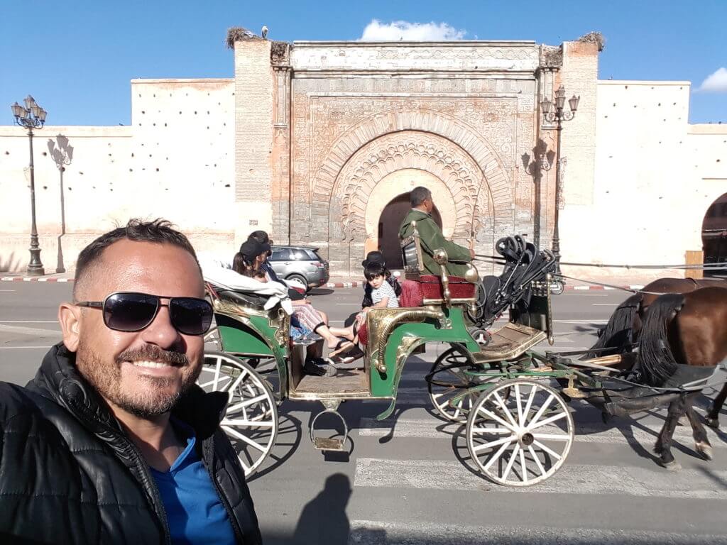 Os portões de acesso à medina de Marrakesh são sempre impressionantes.