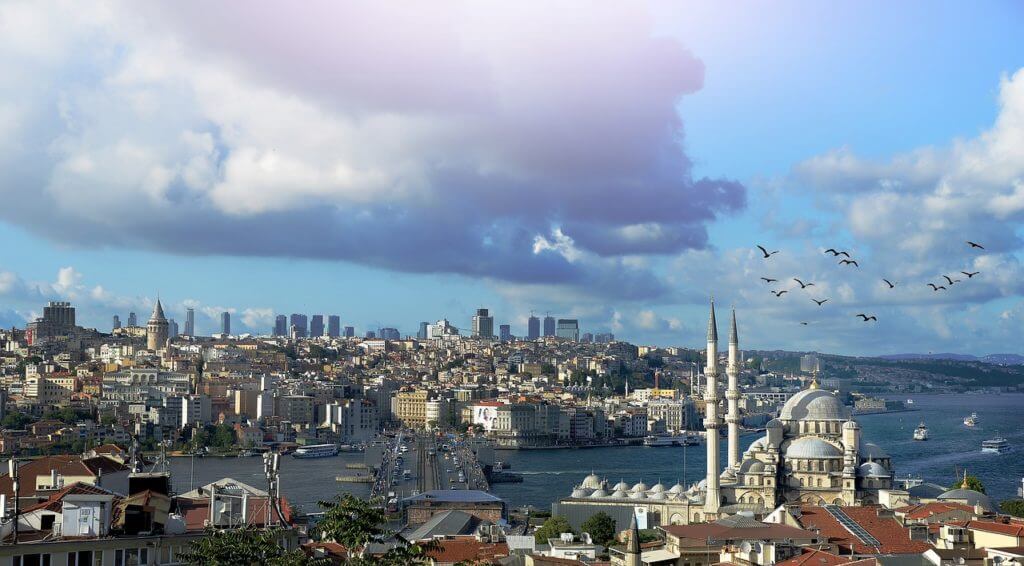 Istambul é a ligação entre Ocidente e Oriente. Roteiro Istambul