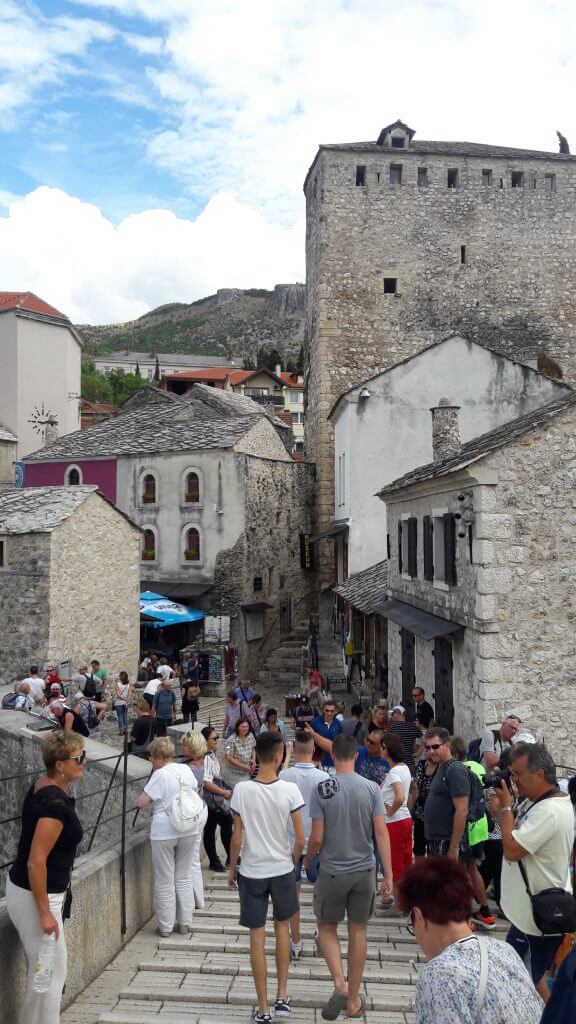 Além de "comprinhas" há muito o que fazer pela exótica Mostar