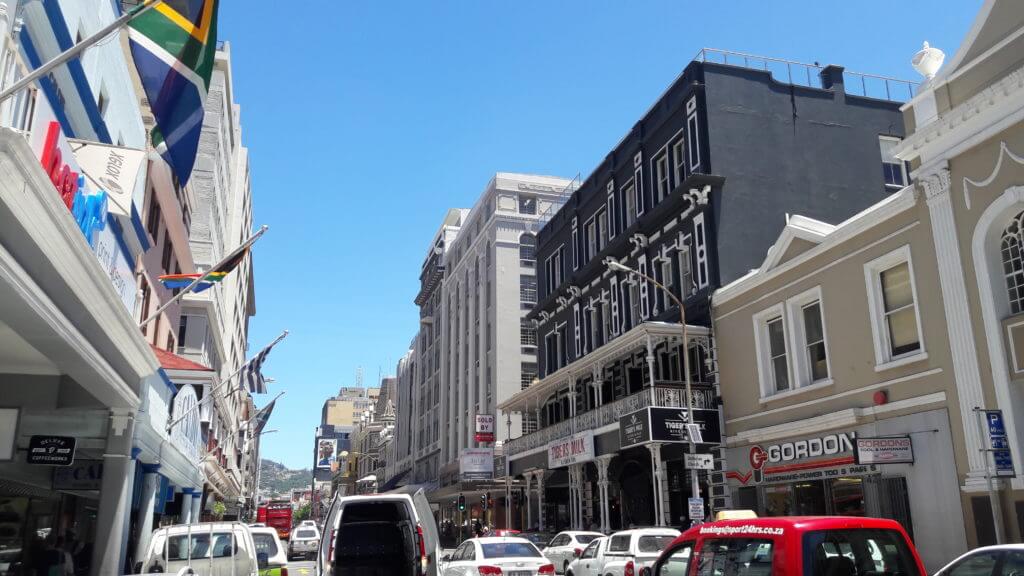 A badalada Long Street no Centro de Cape Town