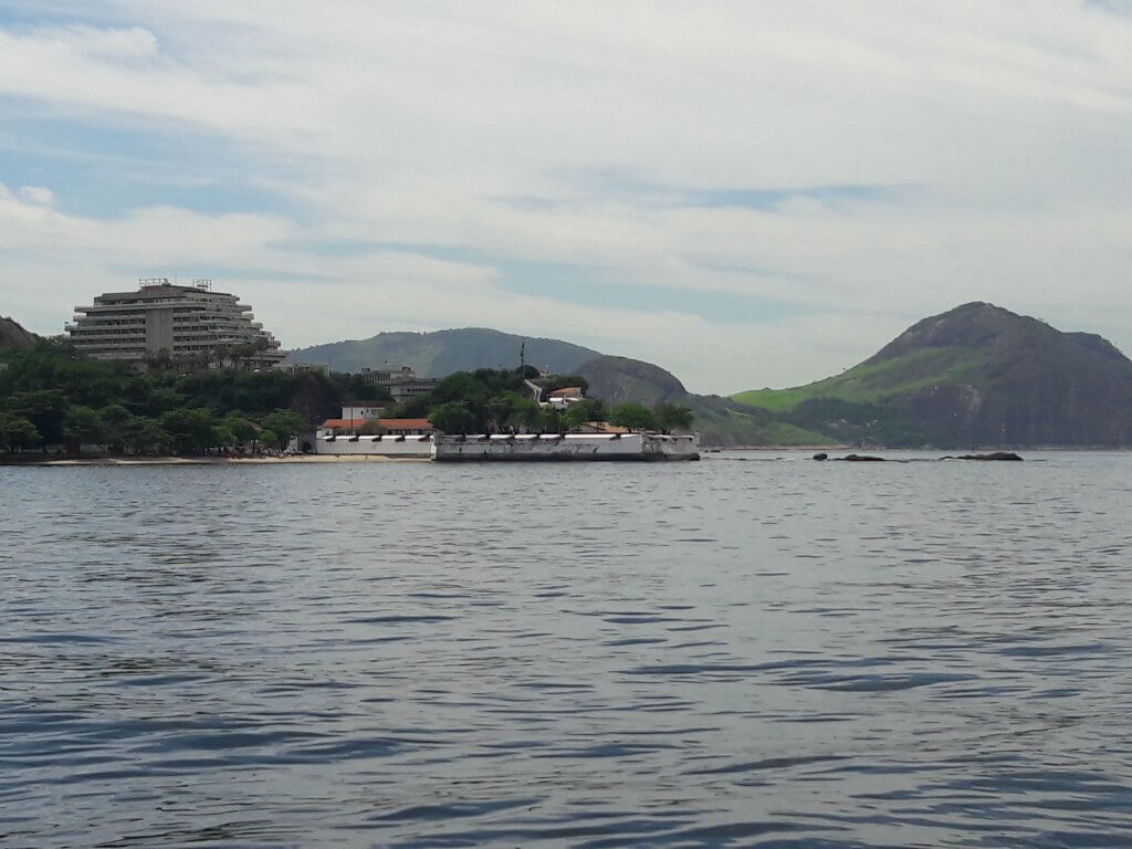 Forte de Gragoatá visto durante o Passeio de Barco no Rio de Janeiro