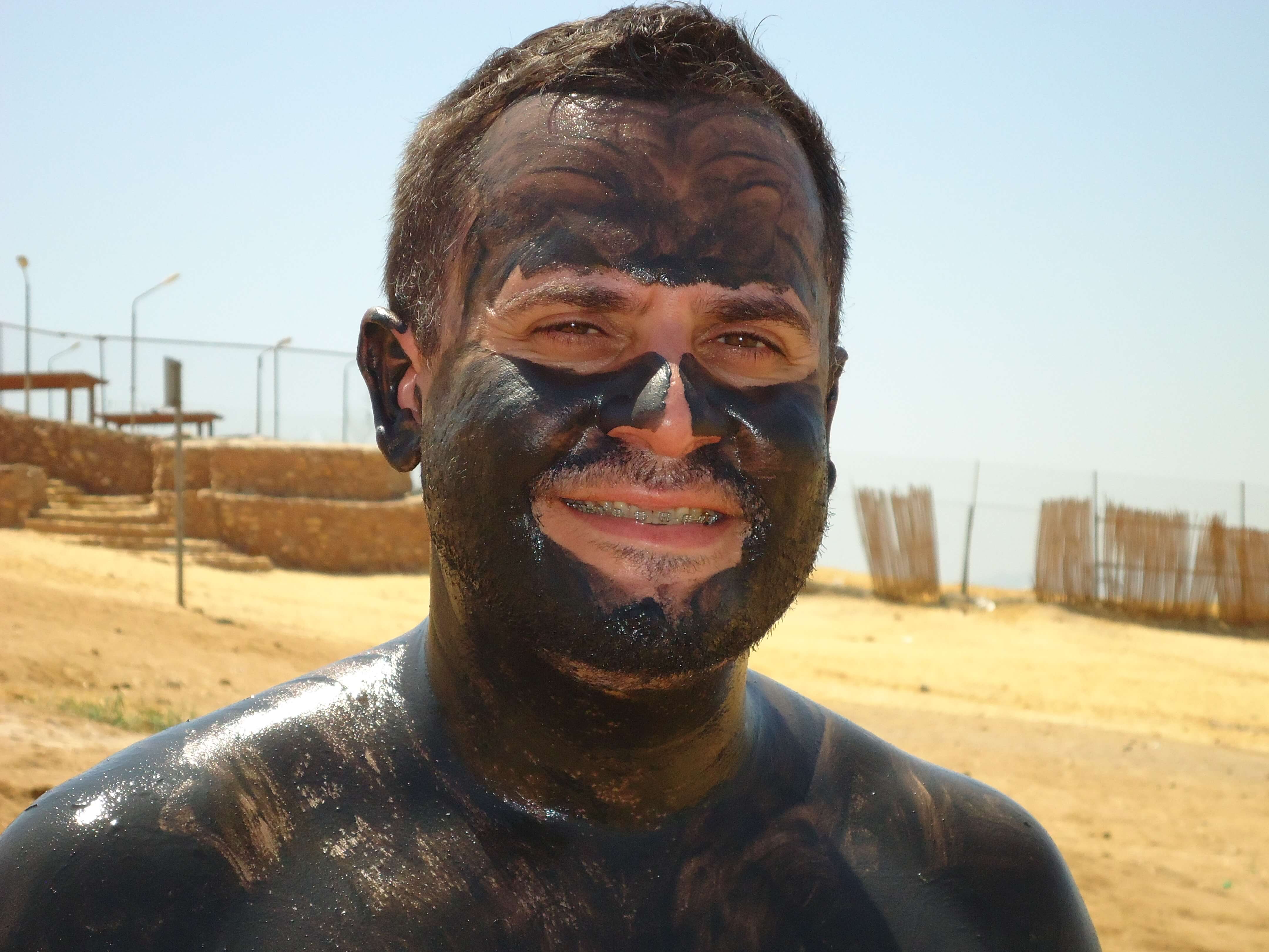 Banho de lama no Mar Morto