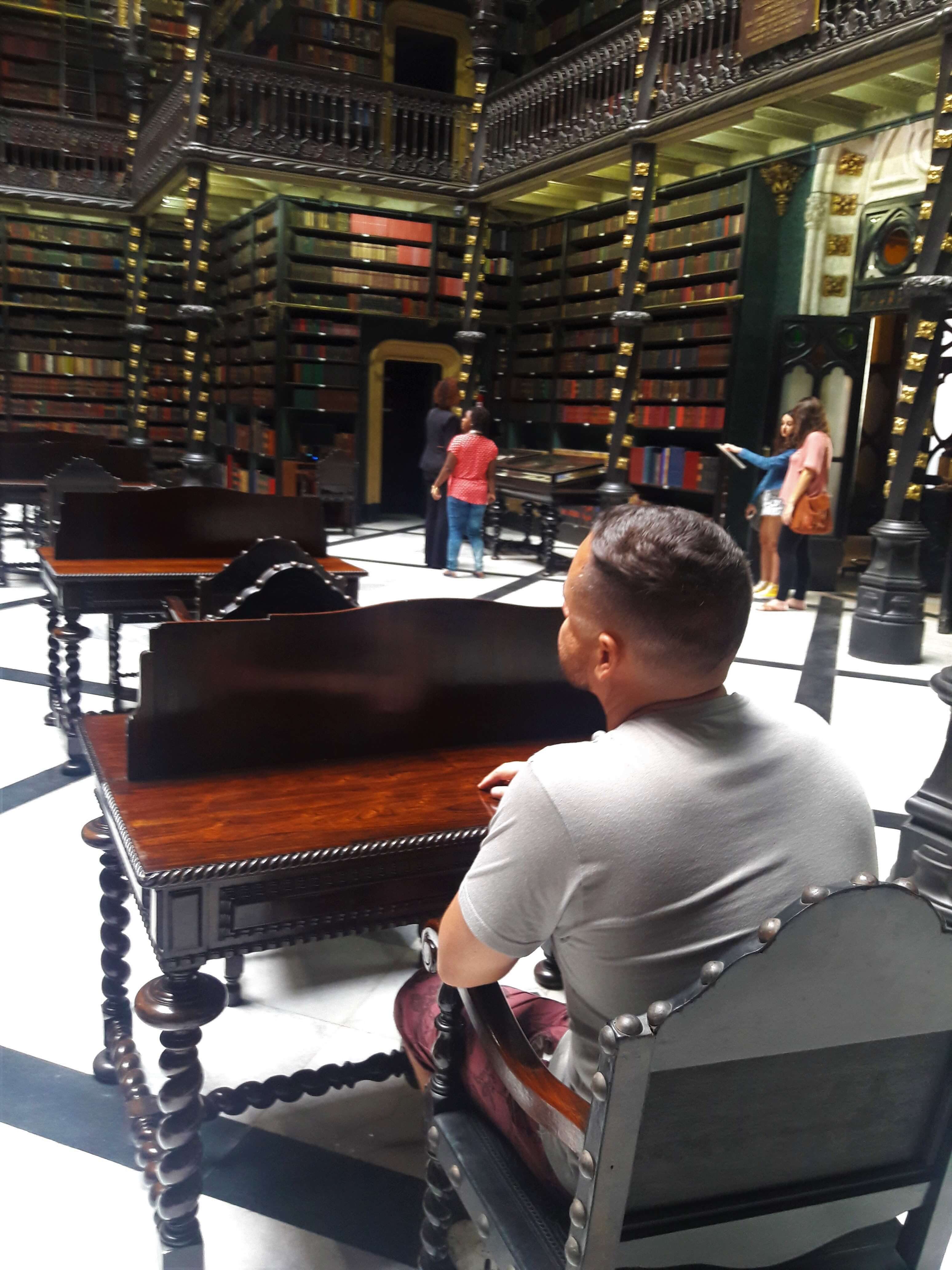 Sala de Leitura em Biblioteca no Rio de Janeiro